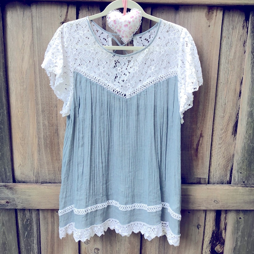 🦋 Pretty Lace Top 🦋